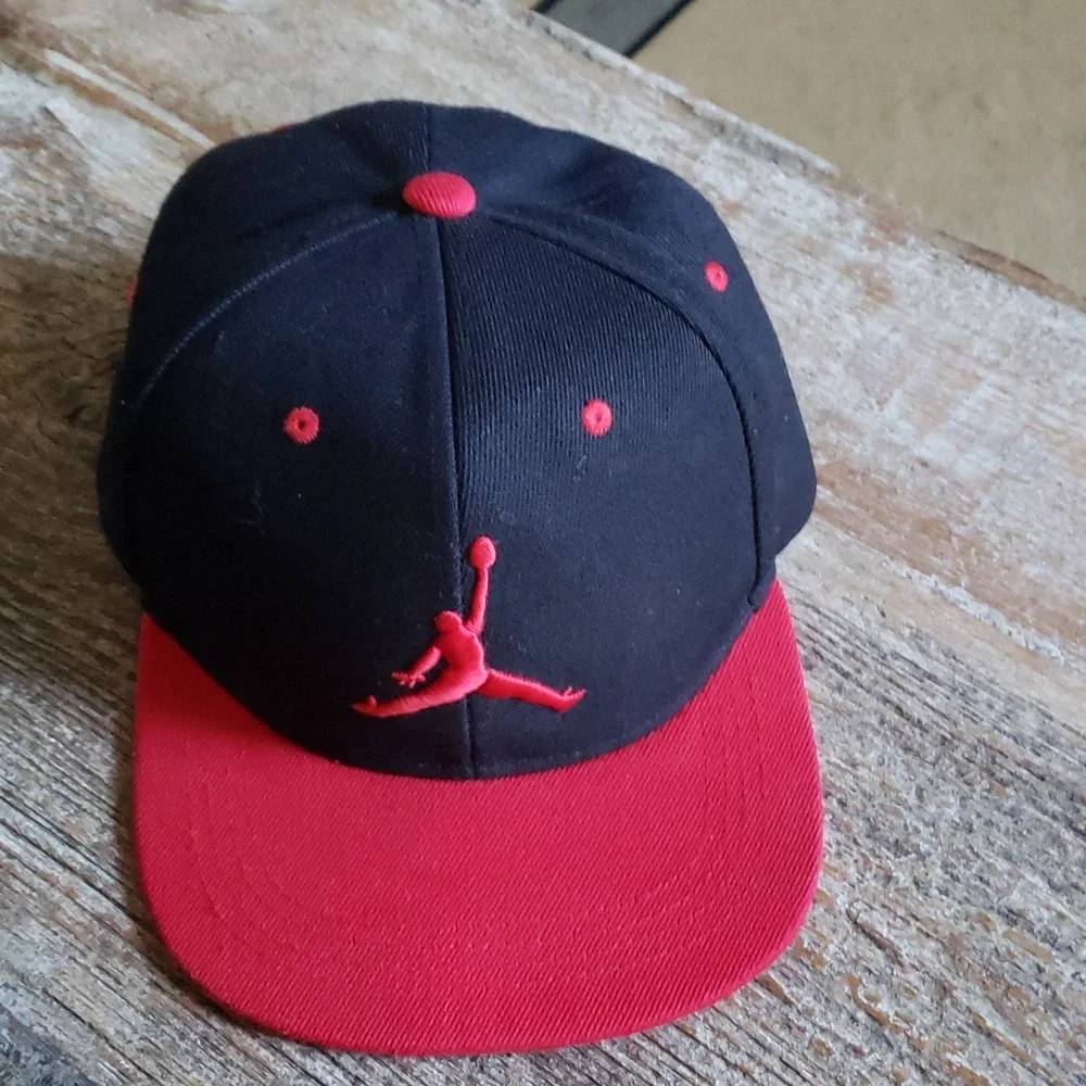 Jordan JUMPMAN Flight Snapback. Black with Red Jumpman NWOT (BIN 007)